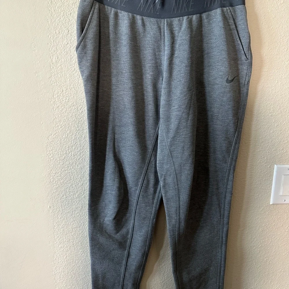 Nike women's Dark Gray Athletic Joggers with Black Waistband size L/ NWOT B187